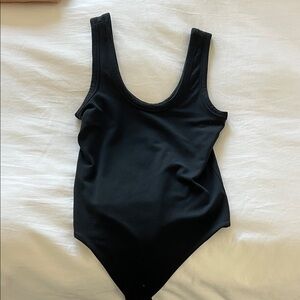 Nuuds seamless scoop tank bodysuit - black